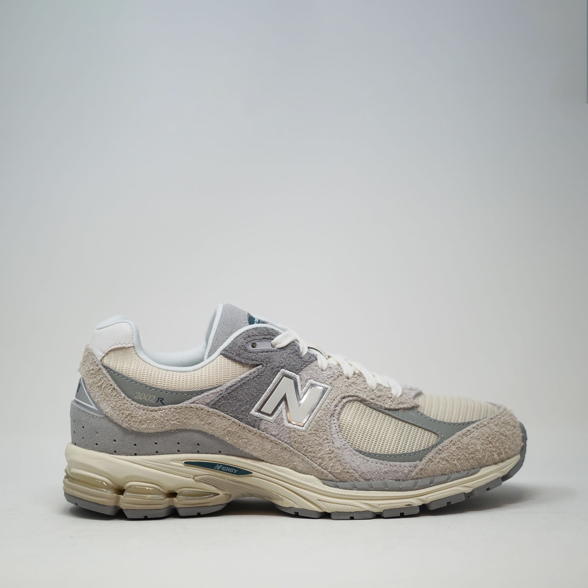 New Balance M 2002R EK Linen / Concrete / Slate Grey TRAINERS  - ZIGZAG Footwear