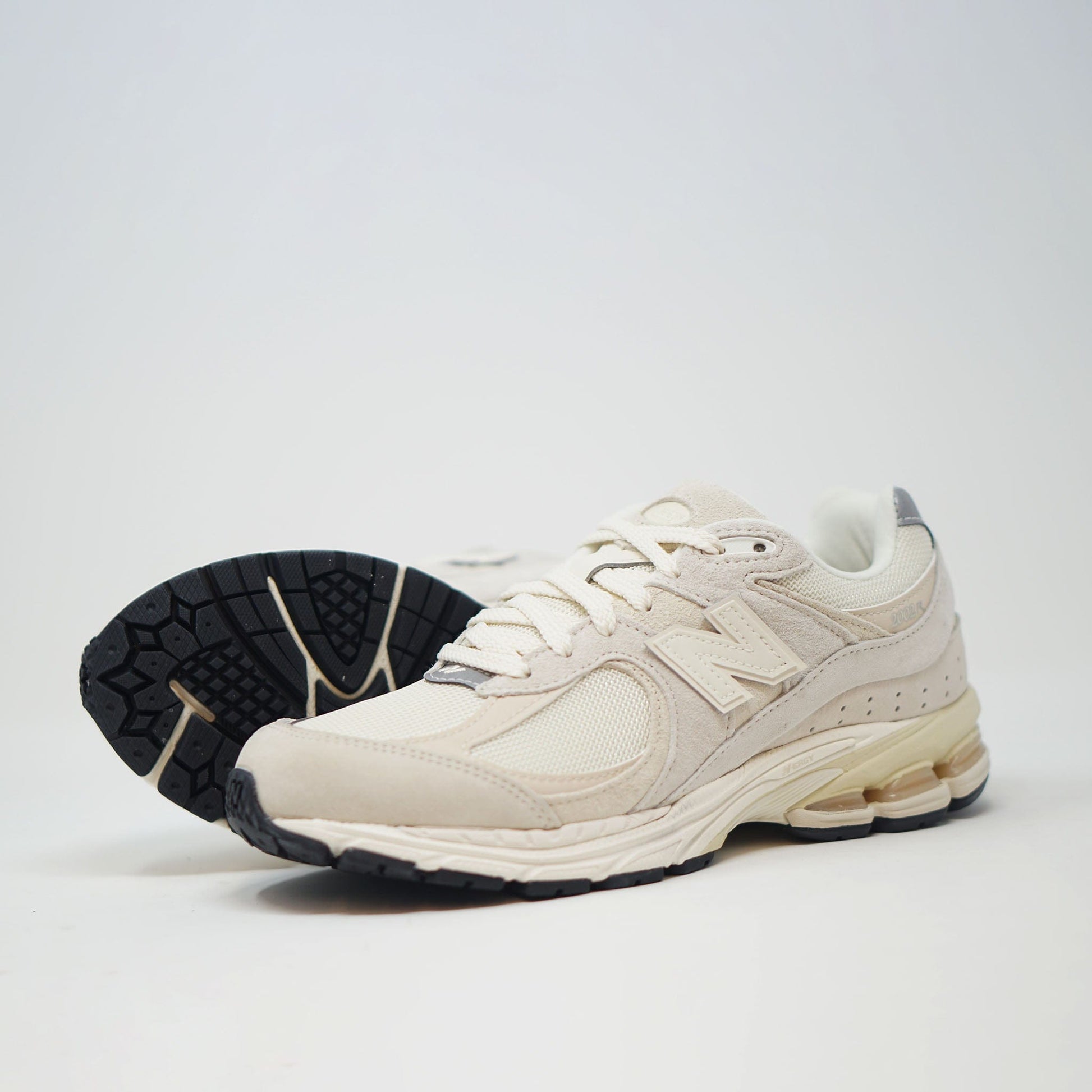 New Balance M 2002 RCC Calm Taupe TRAINERS  - ZIGZAG Footwear