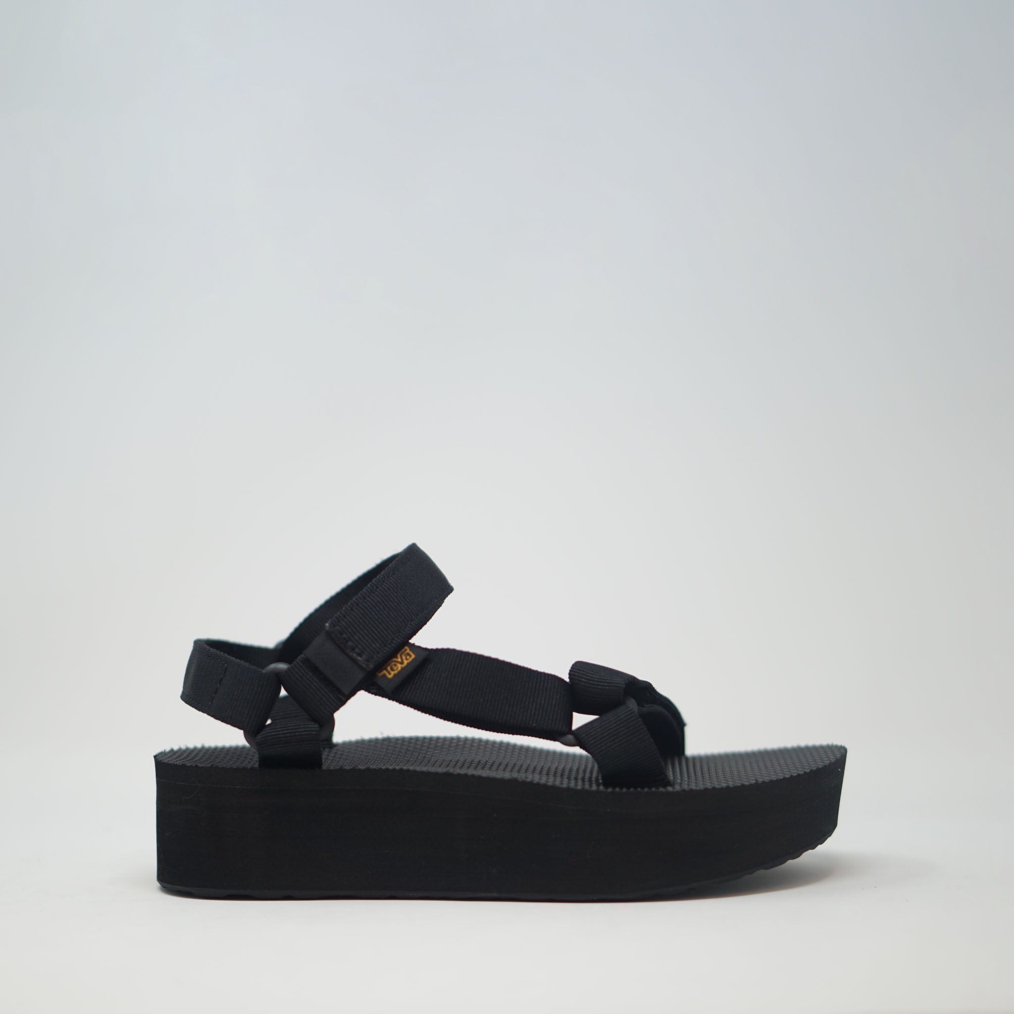 Teva W Flatform Universal Black SANDALS  - ZIGZAG Footwear